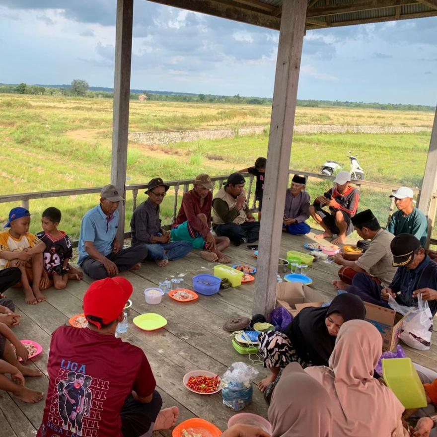 Manre Sipilung Merupakan bentuk syukur para petani setelah masa panen.